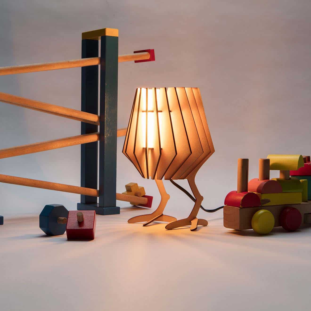 Chicken-spot table lamp